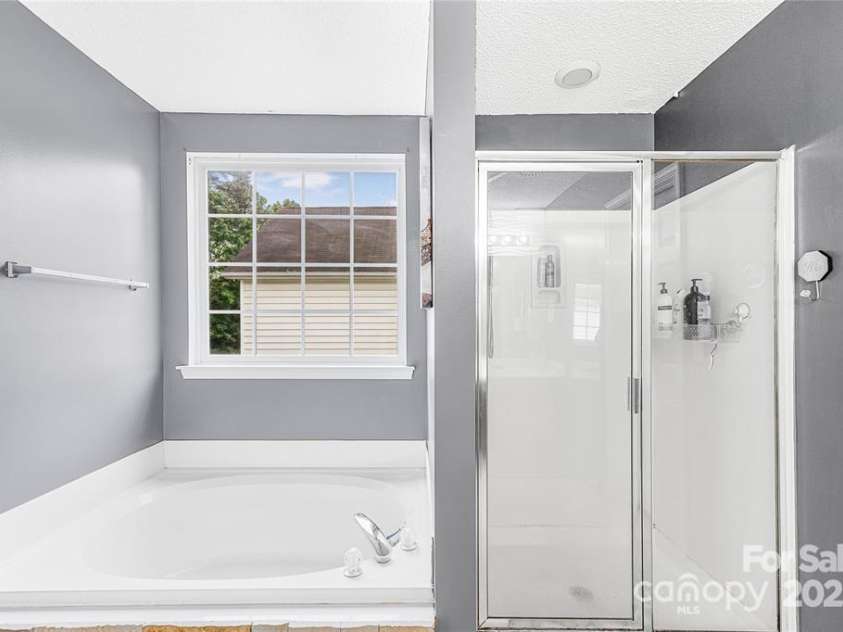9910 Sandman Lane, Charlotte, NC 28216.  MLS# CAR4278262, YatesRealty ID 26141. 
