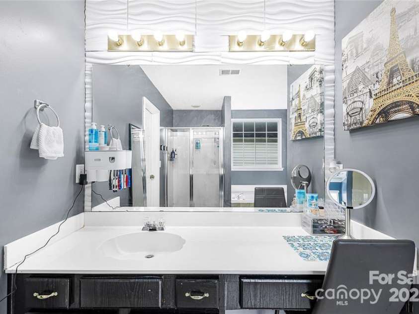 9910 Sandman Lane, Charlotte, NC 28216.  MLS# CAR4278262, YatesRealty ID 26141. 