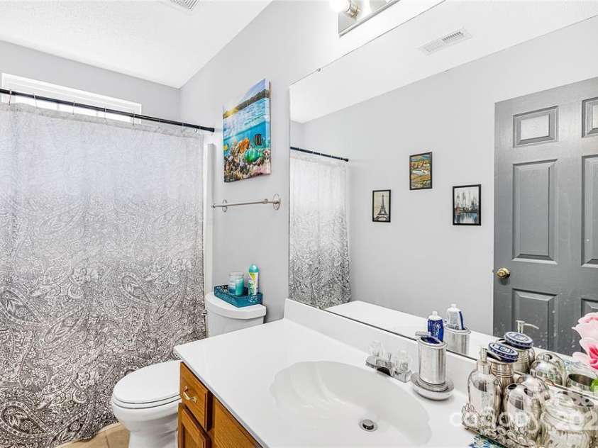 9910 Sandman Lane, Charlotte, NC 28216.  MLS# CAR4278262, YatesRealty ID 26141. 