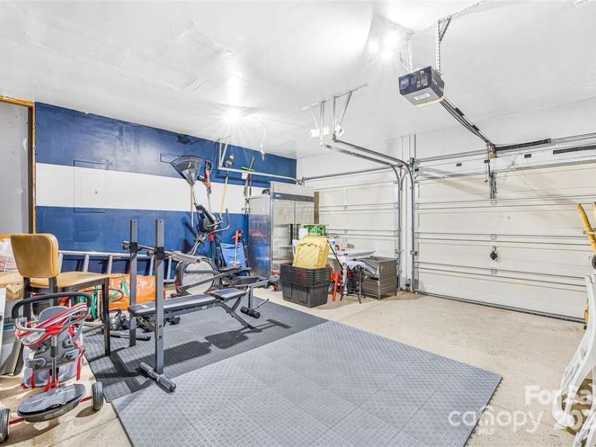 9910 Sandman Lane, Charlotte, NC 28216.  MLS# CAR4278262, YatesRealty ID 26141. 