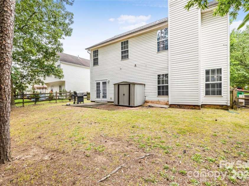 9910 Sandman Lane, Charlotte, NC 28216.  MLS# CAR4278262, YatesRealty ID 26141. 