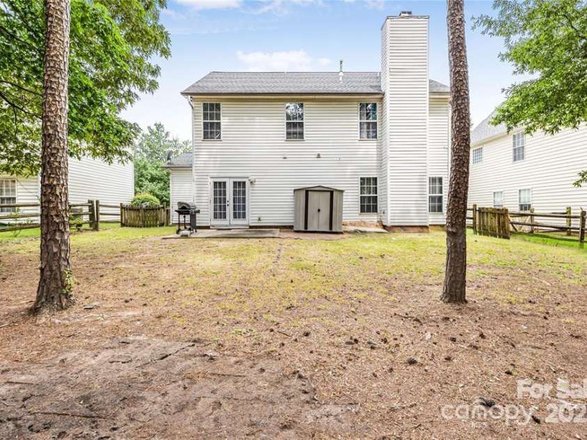 9910 Sandman Lane, Charlotte, NC 28216.  MLS# CAR4278262, YatesRealty ID 26141. 