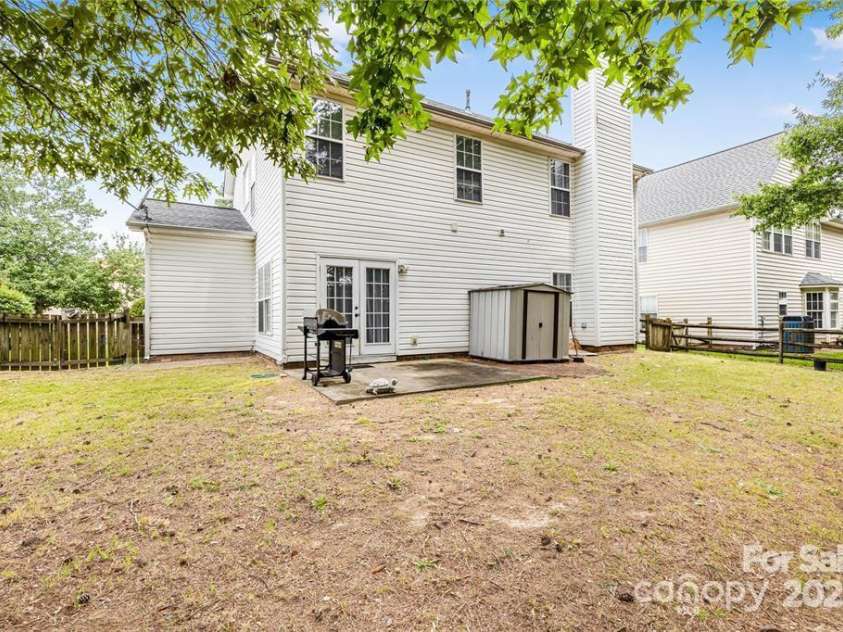 9910 Sandman Lane, Charlotte, NC 28216.  MLS# CAR4278262, YatesRealty ID 26141. 