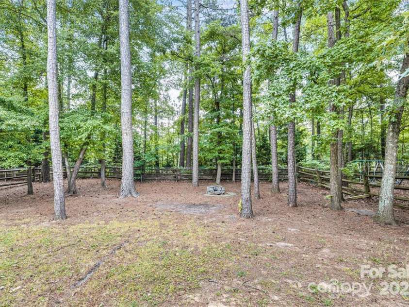 9910 Sandman Lane, Charlotte, NC 28216.  MLS# CAR4278262, YatesRealty ID 26141. 