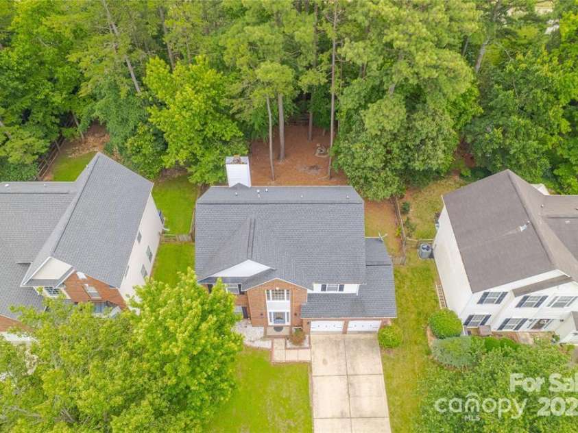 9910 Sandman Lane, Charlotte, NC 28216.  MLS# CAR4278262, YatesRealty ID 26141. 
