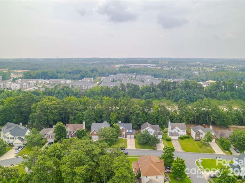 9910 Sandman Lane, Charlotte, NC 28216.  MLS# CAR4278262, YatesRealty ID 26141. 