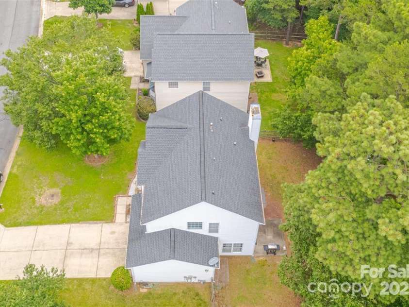 9910 Sandman Lane, Charlotte, NC 28216.  MLS# CAR4278262, YatesRealty ID 26141. 