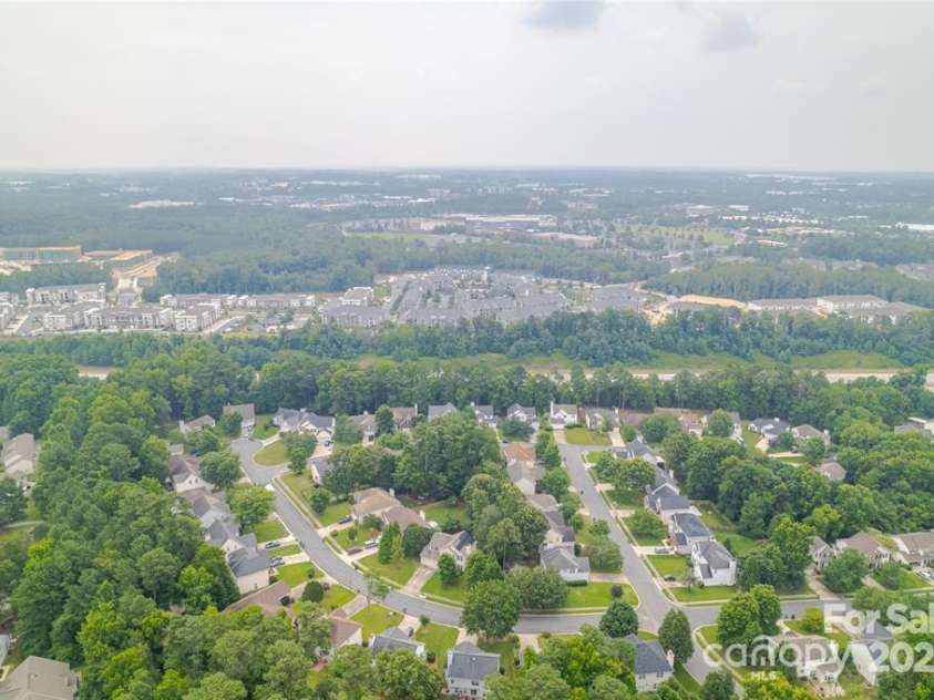 9910 Sandman Lane, Charlotte, NC 28216.  MLS# CAR4278262, YatesRealty ID 26141. 