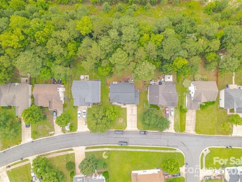 9910 Sandman Lane, Charlotte, NC 28216.  MLS# CAR4278262, YatesRealty ID 26141. 