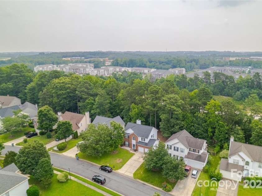 9910 Sandman Lane, Charlotte, NC 28216.  MLS# CAR4278262, YatesRealty ID 26141. 