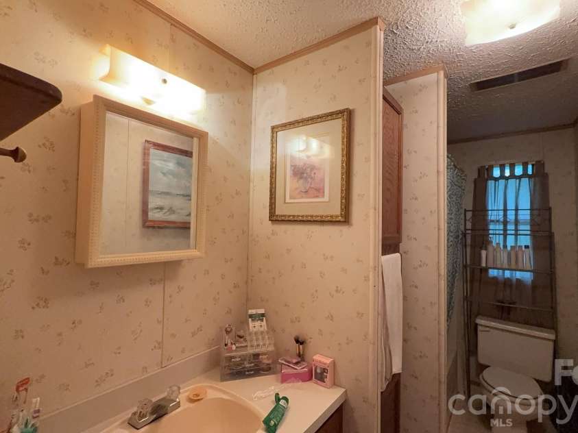 468 Long Branch Road, Green Mountain, NC 28740.  MLS# CAR4387792, YatesRealty ID 26142. 