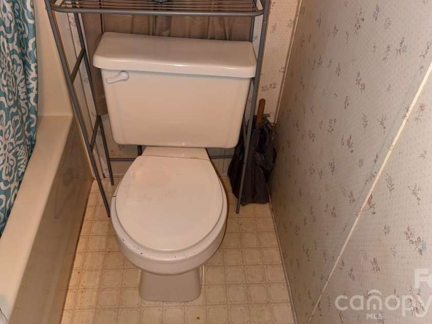 468 Long Branch Road, Green Mountain, NC 28740.  MLS# CAR4387792, YatesRealty ID 26142. 