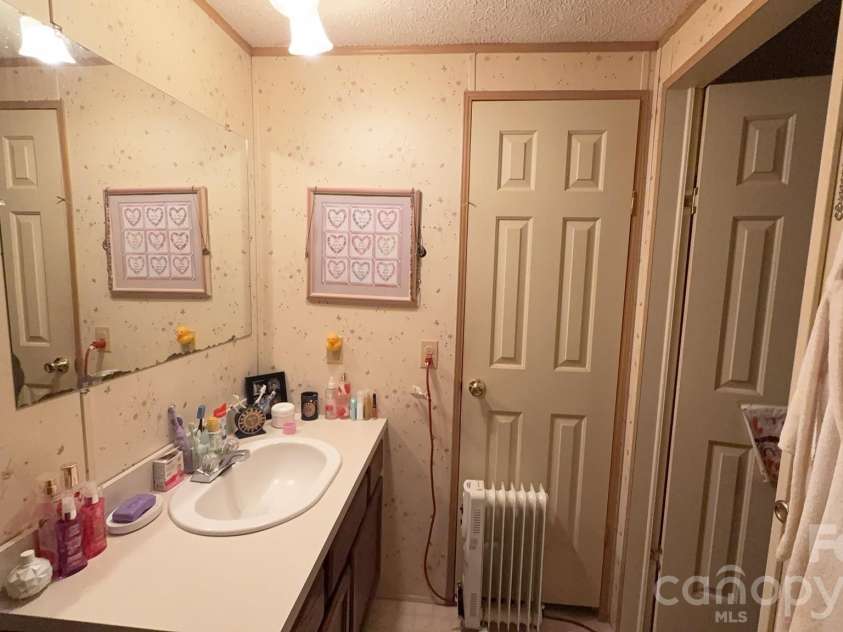 468 Long Branch Road, Green Mountain, NC 28740.  MLS# CAR4387792, YatesRealty ID 26142. 