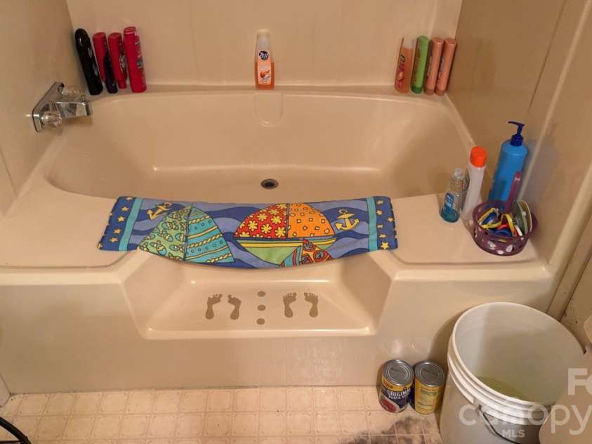 468 Long Branch Road, Green Mountain, NC 28740.  MLS# CAR4387792, YatesRealty ID 26142. 
