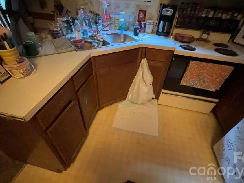 468 Long Branch Road, Green Mountain, NC 28740.  MLS# CAR4387792, YatesRealty ID 26142. 