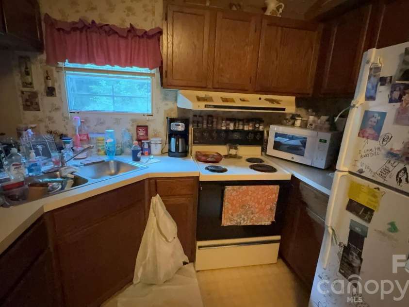 468 Long Branch Road, Green Mountain, NC 28740.  MLS# CAR4387792, YatesRealty ID 26142. 