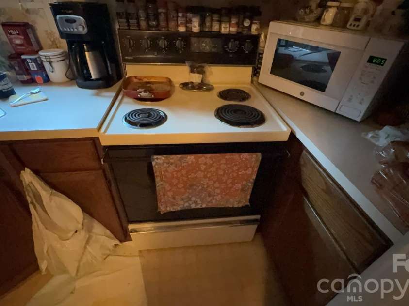 468 Long Branch Road, Green Mountain, NC 28740.  MLS# CAR4387792, YatesRealty ID 26142. 