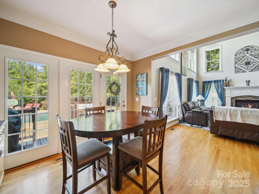 6523 Alba Rose Lane, Huntersville, NC 28078.  MLS# CAR4270008, YatesRealty ID 26142. Breakfast Nook