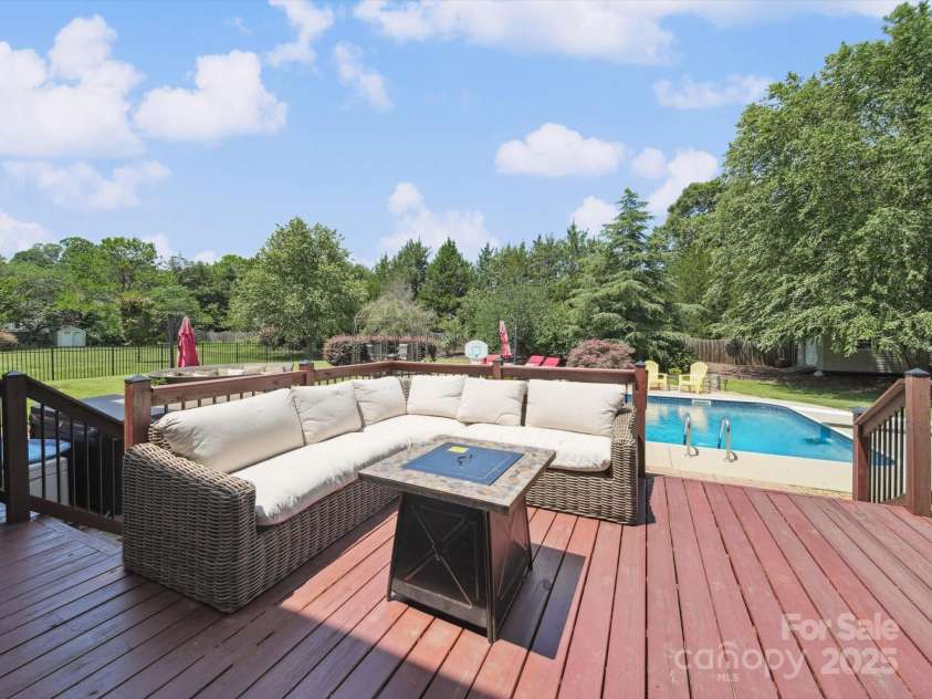 6523 Alba Rose Lane, Huntersville, NC 28078.  MLS# CAR4270008, YatesRealty ID 26142. Deck
