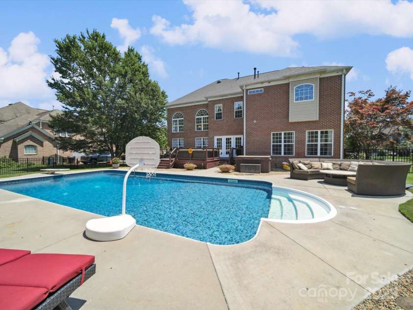 6523 Alba Rose Lane, Huntersville, NC 28078.  MLS# CAR4270008, YatesRealty ID 26142. InGround Salt Water Pool