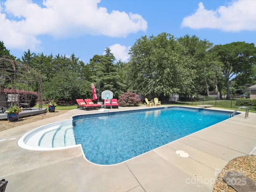 6523 Alba Rose Lane, Huntersville, NC 28078.  MLS# CAR4270008, YatesRealty ID 26142. InGround Salt Water Pool