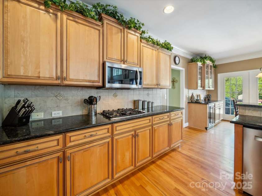 6523 Alba Rose Lane, Huntersville, NC 28078.  MLS# CAR4270008, YatesRealty ID 26142. Kitchen
