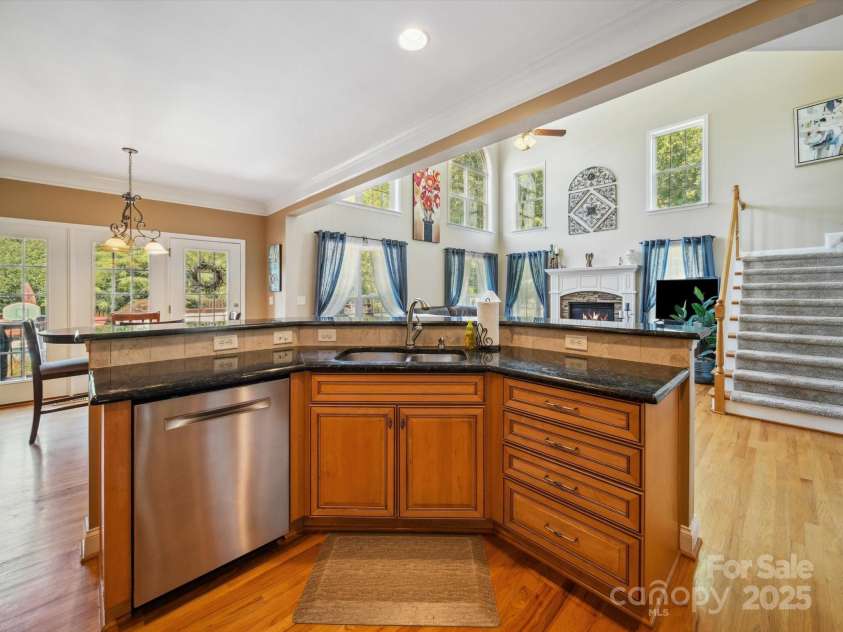 6523 Alba Rose Lane, Huntersville, NC 28078.  MLS# CAR4270008, YatesRealty ID 26142. Kitchen
