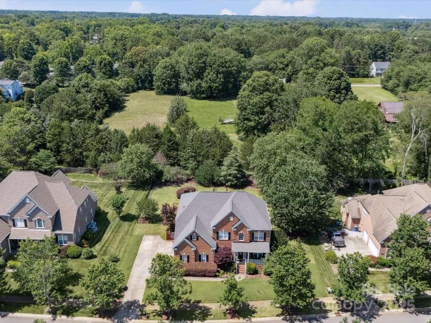 6523 Alba Rose Lane, Huntersville, NC 28078.  MLS# CAR4270008, YatesRealty ID 26142. Peaceful location