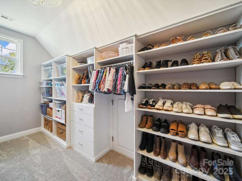 6523 Alba Rose Lane, Huntersville, NC 28078.  MLS# CAR4270008, YatesRealty ID 26142. Primary Walk-In Closet