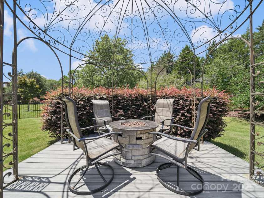 6523 Alba Rose Lane, Huntersville, NC 28078.  MLS# CAR4270008, YatesRealty ID 26142. Sitting Area