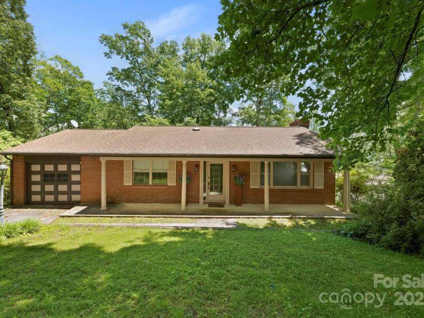 41 Deep Woods Road, Mills River, NC 28759.  MLS# CAR4270341, YatesRealty ID 26143. 