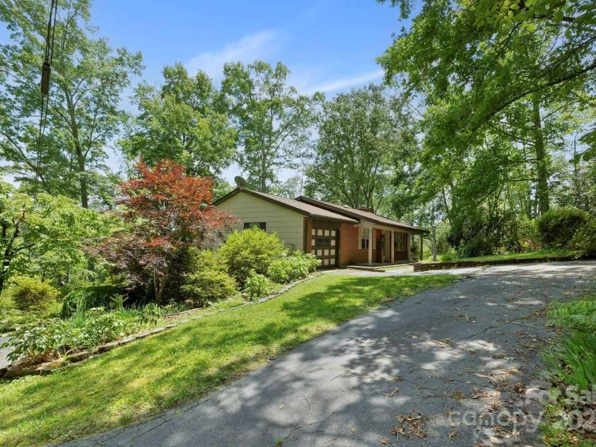 41 Deep Woods Road, Mills River, NC 28759.  MLS# CAR4270341, YatesRealty ID 26143. 