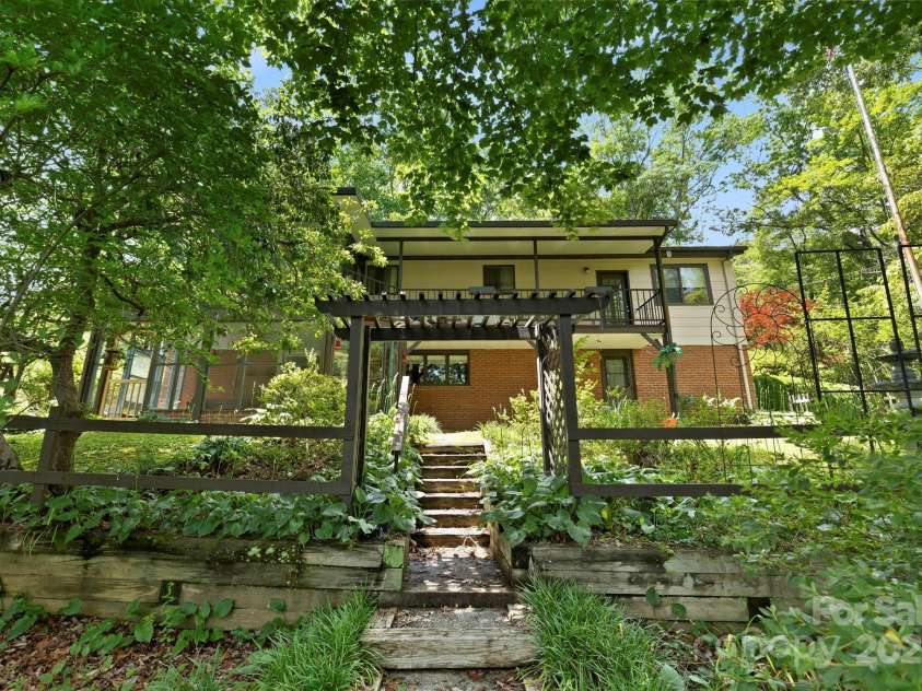 41 Deep Woods Road, Mills River, NC 28759.  MLS# CAR4270341, YatesRealty ID 26143. 