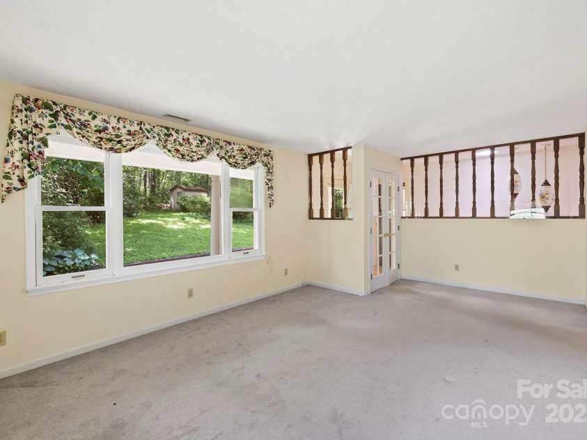 41 Deep Woods Road, Mills River, NC 28759.  MLS# CAR4270341, YatesRealty ID 26143. 