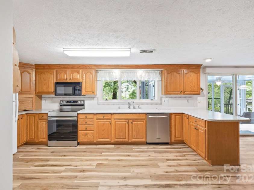 41 Deep Woods Road, Mills River, NC 28759.  MLS# CAR4270341, YatesRealty ID 26143. 