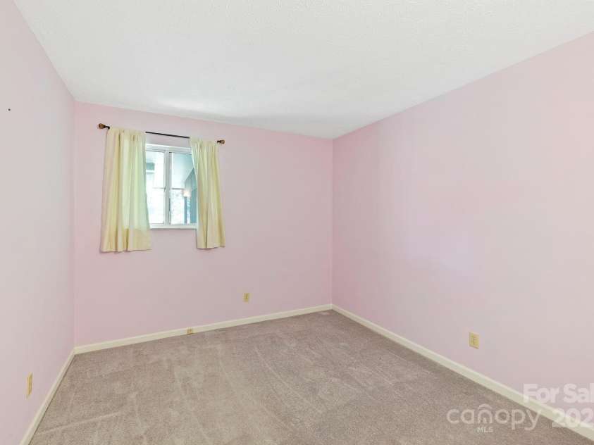 41 Deep Woods Road, Mills River, NC 28759.  MLS# CAR4270341, YatesRealty ID 26143. 