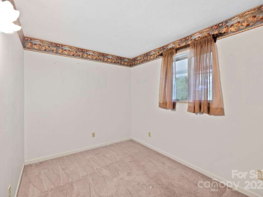 41 Deep Woods Road, Mills River, NC 28759.  MLS# CAR4270341, YatesRealty ID 26143. 