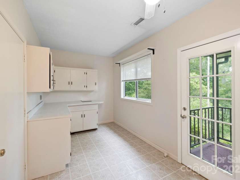 41 Deep Woods Road, Mills River, NC 28759.  MLS# CAR4270341, YatesRealty ID 26143. 