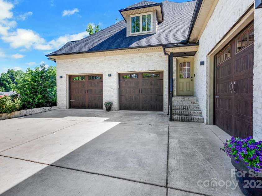 2122 Goose Creek Farm Lane, Indian Trail, NC 28079.  MLS# CAR4270458, YatesRealty ID 26144. 