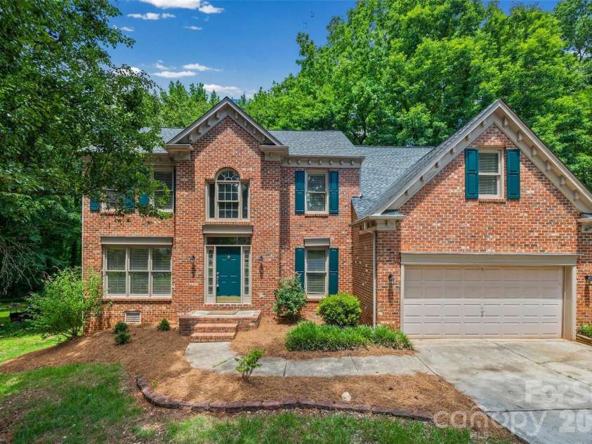 4926 Benthaven Lane, Charlotte, NC 28269.  MLS# CAR4387595, YatesRealty ID 26144. 
