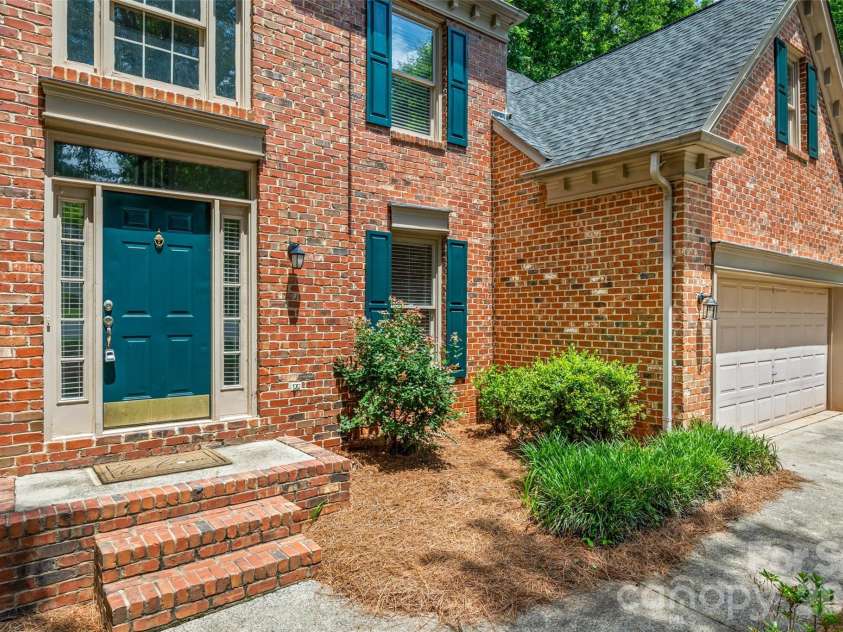 4926 Benthaven Lane, Charlotte, NC 28269.  MLS# CAR4387595, YatesRealty ID 26144. 