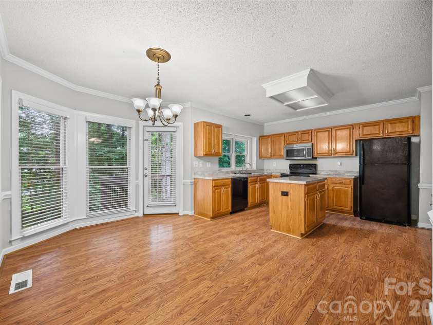 4926 Benthaven Lane, Charlotte, NC 28269.  MLS# CAR4387595, YatesRealty ID 26144. 