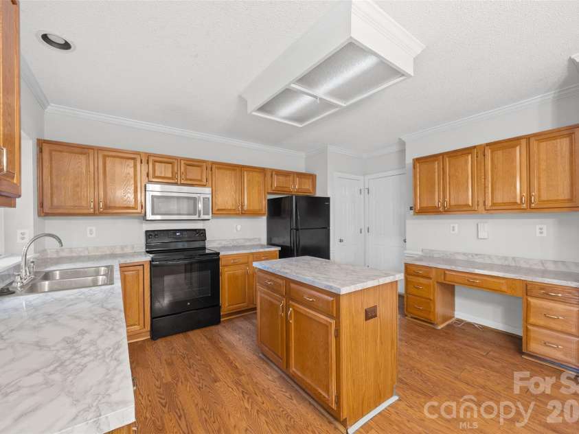 4926 Benthaven Lane, Charlotte, NC 28269.  MLS# CAR4387595, YatesRealty ID 26144. 