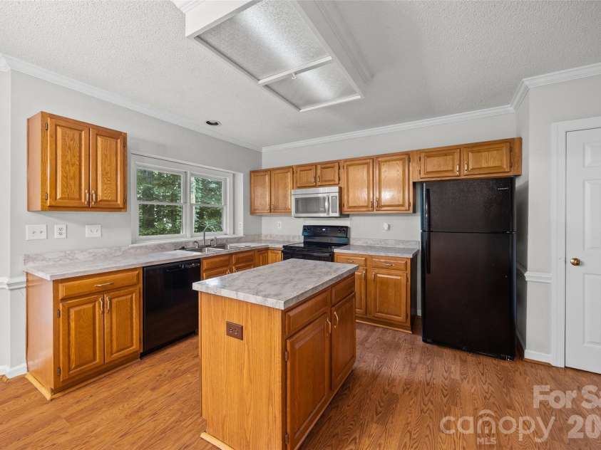 4926 Benthaven Lane, Charlotte, NC 28269.  MLS# CAR4387595, YatesRealty ID 26144. 