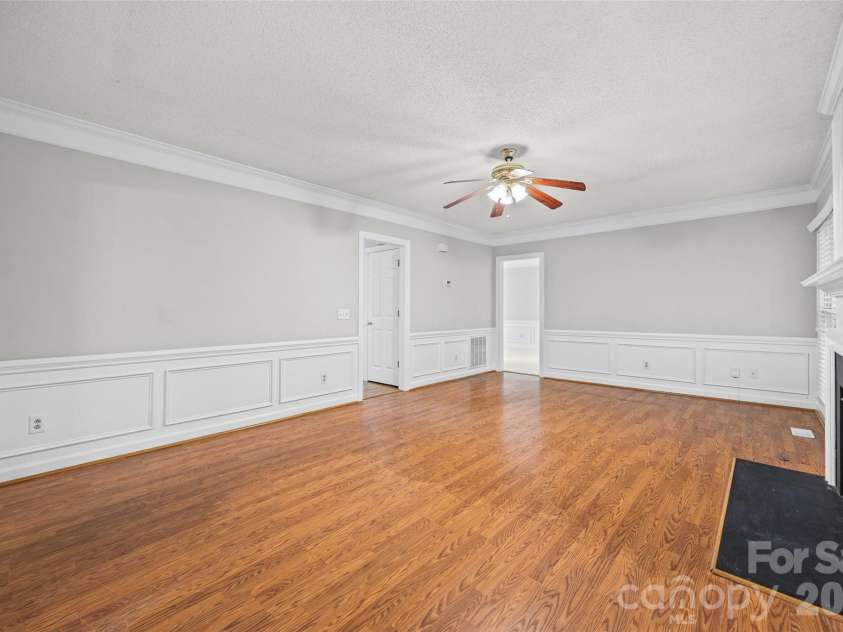 4926 Benthaven Lane, Charlotte, NC 28269.  MLS# CAR4387595, YatesRealty ID 26144. 