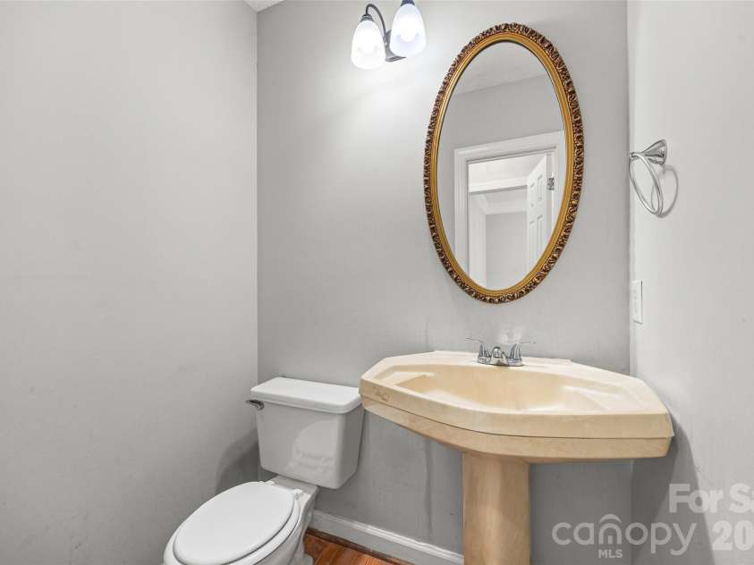4926 Benthaven Lane, Charlotte, NC 28269.  MLS# CAR4387595, YatesRealty ID 26144. 