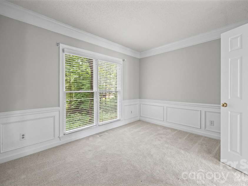 4926 Benthaven Lane, Charlotte, NC 28269.  MLS# CAR4387595, YatesRealty ID 26144. 
