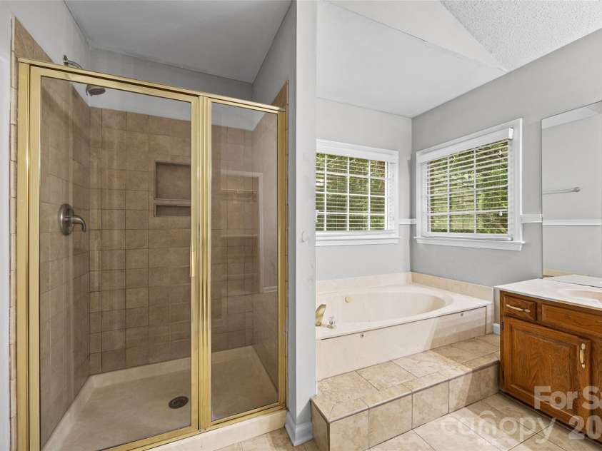 4926 Benthaven Lane, Charlotte, NC 28269.  MLS# CAR4387595, YatesRealty ID 26144. 