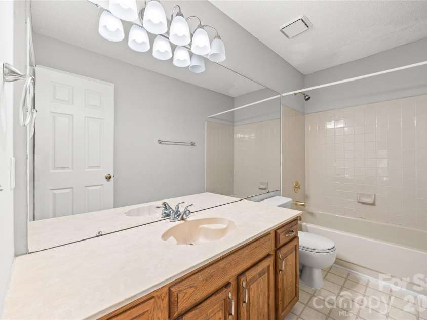 4926 Benthaven Lane, Charlotte, NC 28269.  MLS# CAR4387595, YatesRealty ID 26144. 