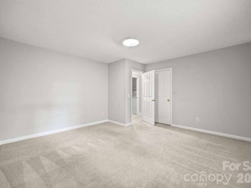 4926 Benthaven Lane, Charlotte, NC 28269.  MLS# CAR4387595, YatesRealty ID 26144. 